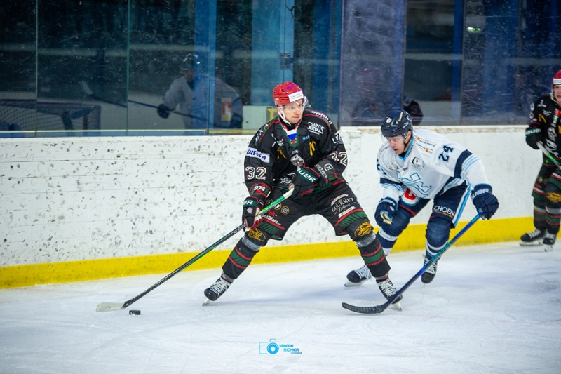 Photo hockey Division 1 - Division 1 : 17�me journ�e : Mont-Blanc vs Tours  - Le mauvais Tours des Remparts
