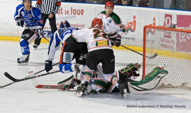 Photo hockey Division 1 - Division 1 : 18me journe : Nantes  vs Mont-Blanc - Les Ytis foncent vers les sommets, les Corsaires plongent vers les abmes