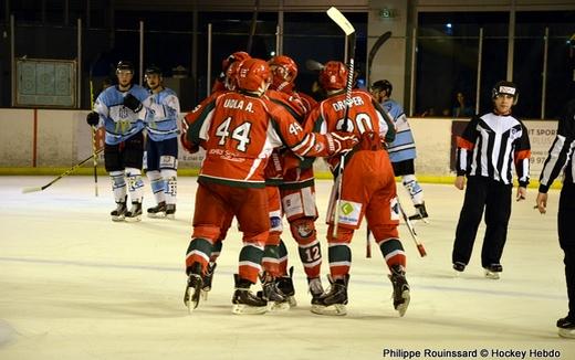 Photo hockey Division 1 - Division 1 : 24me journe : Courbevoie  vs Tours  - Les Coqs virevoltent