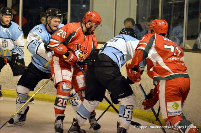 Photo hockey Division 1 - Division 1 : 24ème journée : Courbevoie vs Tours - Les Coqs virevoltent Photo hockey Division 1 - Division 1 : 24ème journée : Courbevoie vs Tours - Les Coqs virevoltent