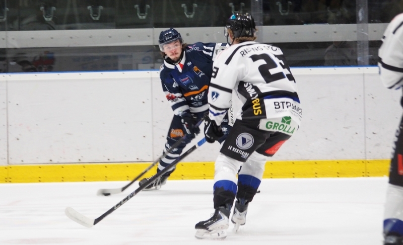Photo hockey Division 1 - Division 1 : 24�me journ�e : Dunkerque vs Courchevel-M�ribel-Pralognan - Le HCMP surprend les Corsaires de Dunkerque � l�ext�rieur