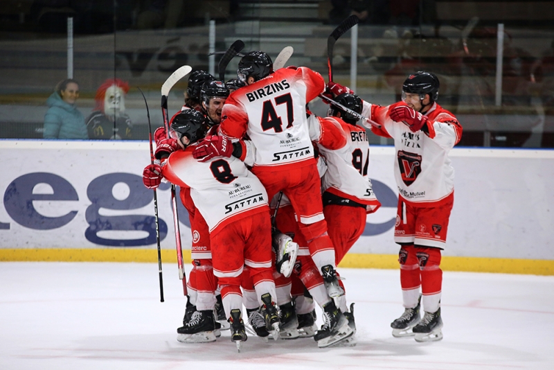 Photo hockey Division 1 - Division 1 : 24me journe : Mont-Blanc vs Valenciennes - Les Diables Rouges avec abngation