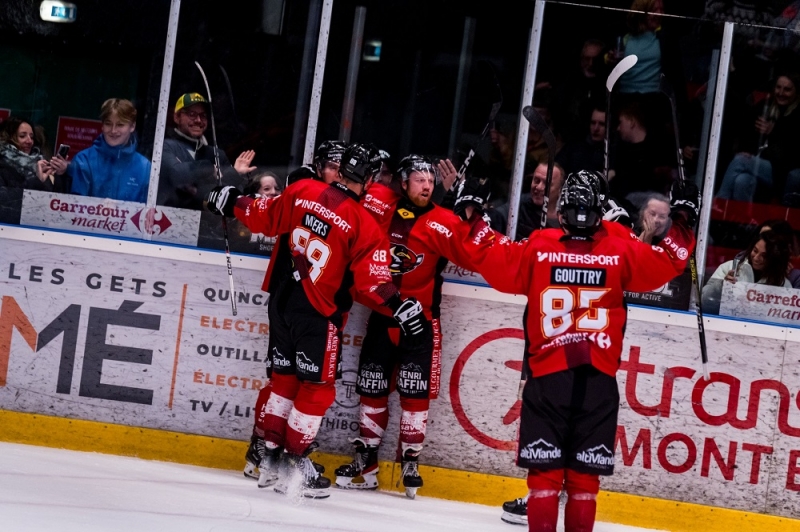 Photo hockey Division 1 - Division 1 : 25me journe : Morzine-Avoriaz vs Mont-Blanc - Les Pingouins glissent le plus loin