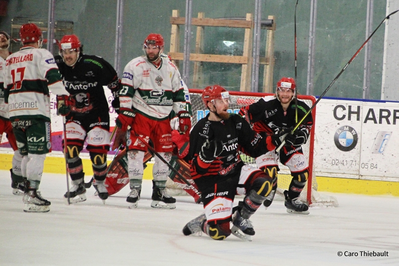 Photo hockey Division 1 - Division 1 : 26me journe : Cholet  vs Mont-Blanc - Cholet retrouve le chamin de la victoire
