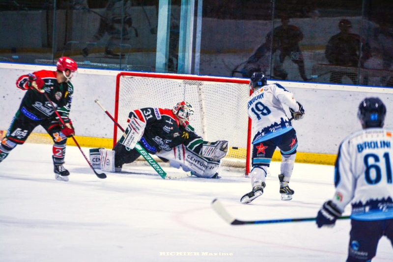Photo hockey Division 1 - Division 1 : 4me journe : Mont-Blanc vs Tours  - Belle ractionhaut-savoyarde !