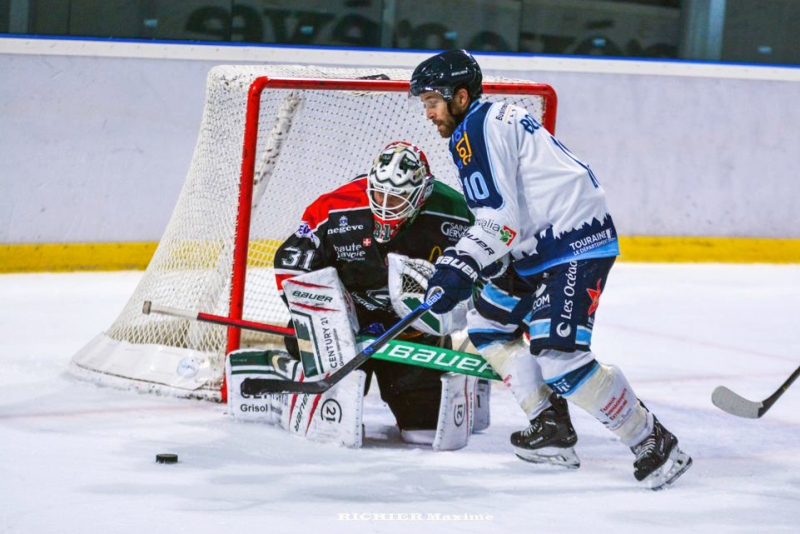Photo hockey Division 1 - Division 1 : 4me journe : Mont-Blanc vs Tours  - Belle ractionhaut-savoyarde !
