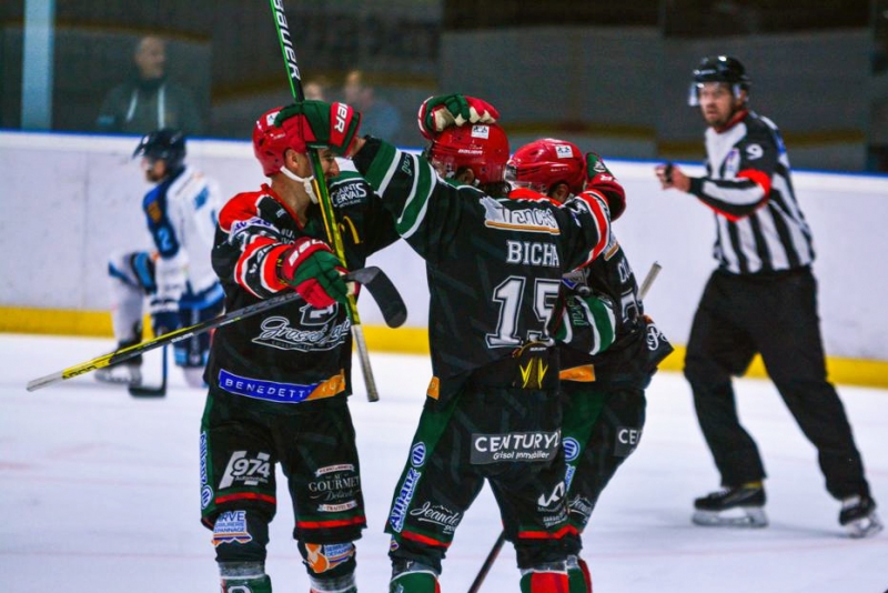 Photo hockey Division 1 - Division 1 : 4me journe : Mont-Blanc vs Tours  - Belle ractionhaut-savoyarde !