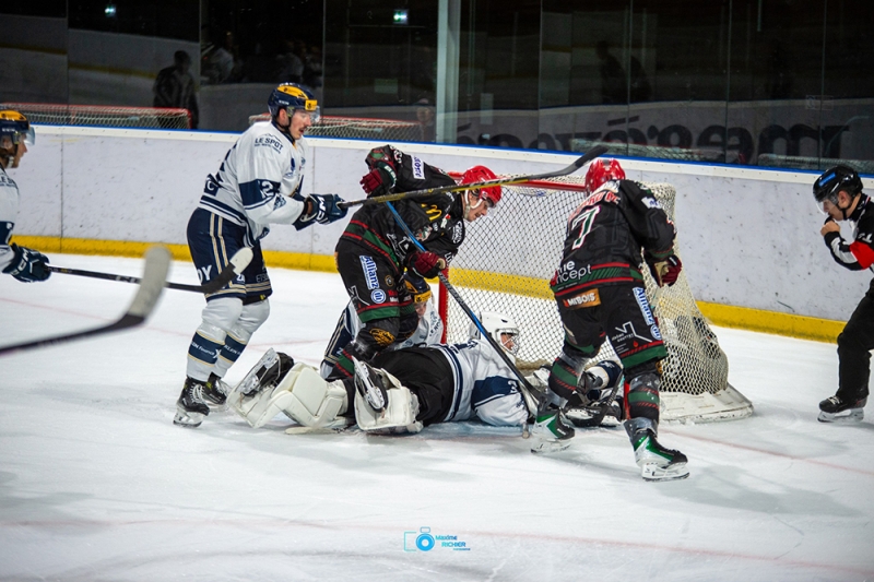 Photo hockey Division 1 - Division 1 : 7me journe : Mont-Blanc vs Villard-de-Lans - Le Yti chasse difficilement les Ours !