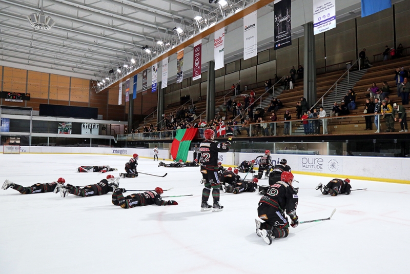 Photo hockey Division 1 - Division 1 : 7me journe : Mont-Blanc vs Villard-de-Lans - Le Yti chasse difficilement les Ours !