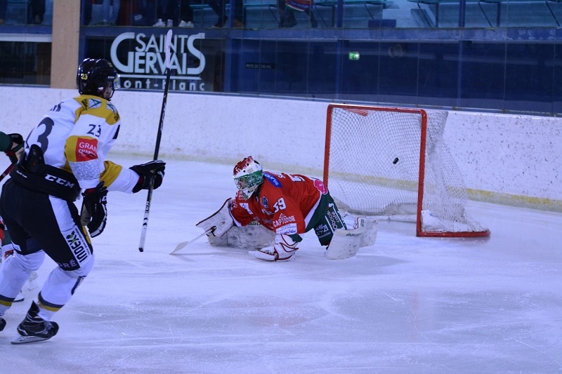 Photo hockey Division 1 - Division 1 - poule de maintien 4me journe : Mont-Blanc vs Chambry - D1 : Difficile mais si prcieuseest la victoire !