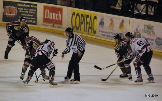Photo hockey Division 1 - Division 1, 1/4 de finale, match aller : Bordeaux vs Mulhouse - Dos  dos