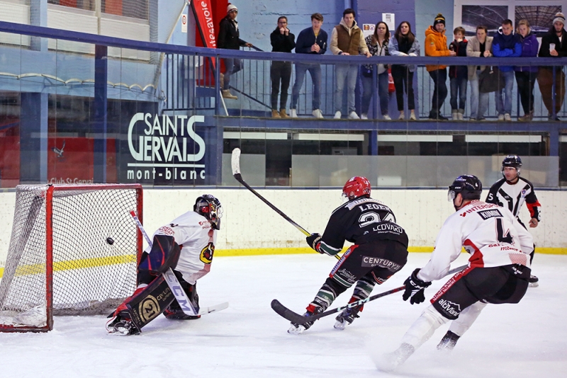 Photo hockey Division 1 - Division 2 - Poule de maintien - J4 : Mont-Blanc vs Morzine-Avoriaz - Un derby acharn!