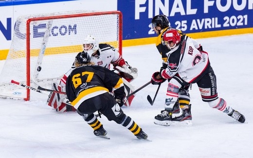 Photo hockey Division 1 - Division1 : Final four - demi finale : Strasbourg  vs Neuilly/Marne - Strasbourg jusquau bout du supense.