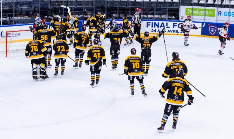 Photo hockey Division 1 - Division1 : Final four - demi finale : Strasbourg  vs Neuilly/Marne - Strasbourg jusquau bout du supense.