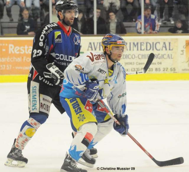 Photo hockey Division 1 - Play-off :  finale, match 1 : Caen  vs Gap  - Gap prend une option