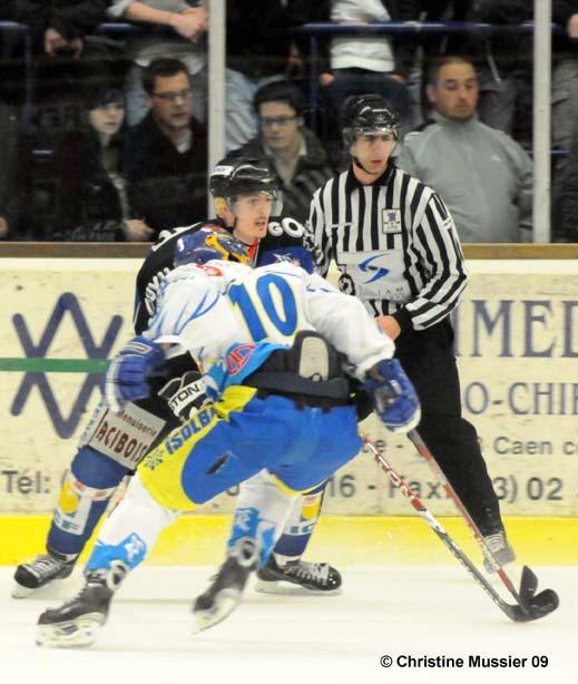 Photo hockey Division 1 - Play-off :  finale, match 1 : Caen  vs Gap  - Gap prend une option