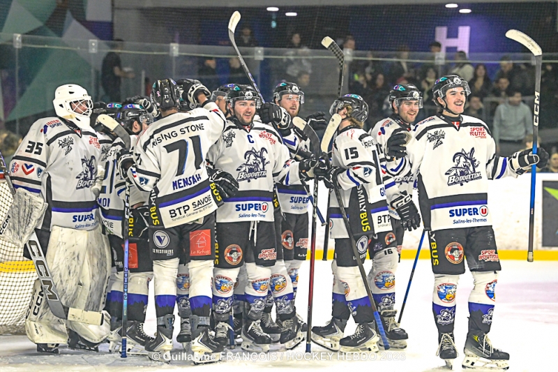 Photo hockey Division 1 - Poule de Maintien - Tour 1 - Match 2 : Nantes vs Courchevel-M�ribel-Pralognan - Nantes dos au mur apr�s une deuxi�me d�faite face au HCMP