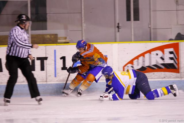 Photo hockey Division 2 - D2 : 11me journe - A : Clermont-Ferrand vs Champigny-sur-Marne - Clermont frein par l