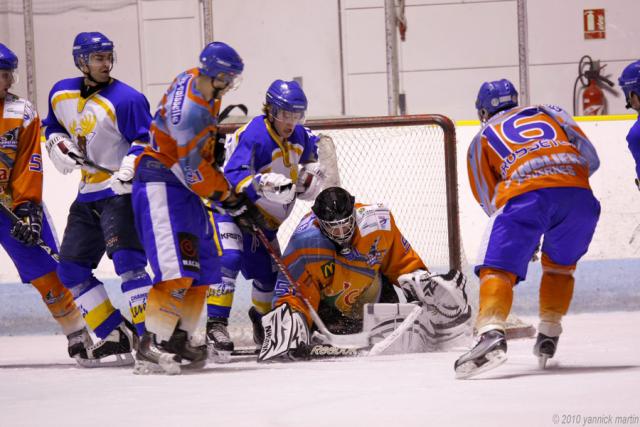 Photo hockey Division 2 - D2 : 11me journe - A : Clermont-Ferrand vs Champigny-sur-Marne - Clermont frein par l