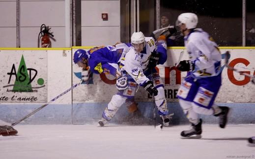 Photo hockey Division 2 - D2 : 11me journe poule A : Clermont-Ferrand vs Dunkerque - Une partie en 4 rounds