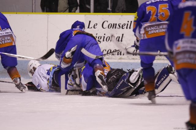 Photo hockey Division 2 - D2 : 11me journe poule A : Clermont-Ferrand vs Dunkerque - Une partie en 4 rounds
