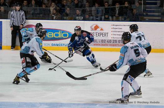 Photo hockey Division 2 - D2 : 13me journe - B : Nantes  vs Tours  - Nantes en pole position