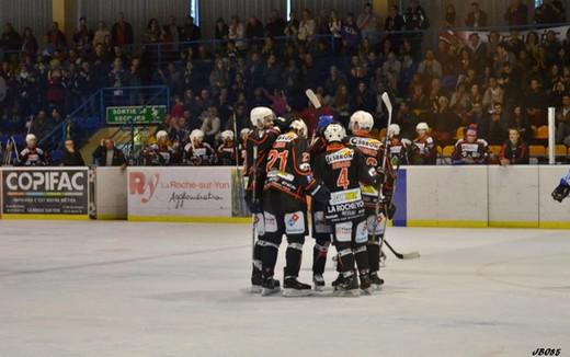 Photo hockey Division 2 - D2 : 15me journe - A : La Roche-sur-Yon vs Clermont-Ferrand - Le Leader conforte son rang 