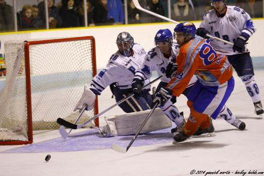 Photo hockey Division 2 - D2 : 15me journe - B : Clermont-Ferrand vs Paris (FV) - Duel de gardiens et petite victoire parisienne