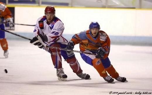 Photo hockey Division 2 - D2 : 17me journe - B : Clermont-Ferrand vs Asnires - Sangliers contre Castors, a joue  un poil