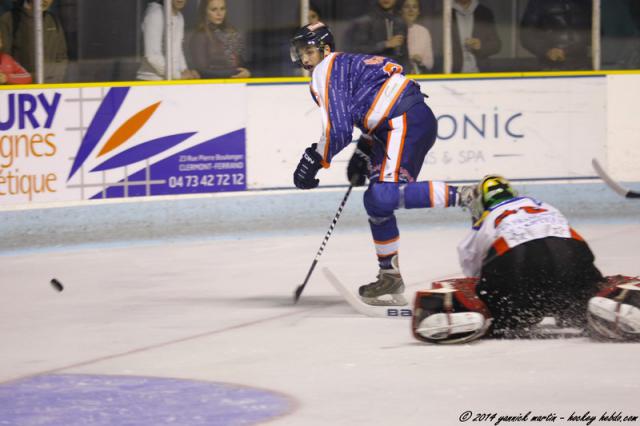 Photo hockey Division 2 - D2 : 3me journe - A : Clermont-Ferrand vs Amnville - Jeu physique et victoire amnevilloise