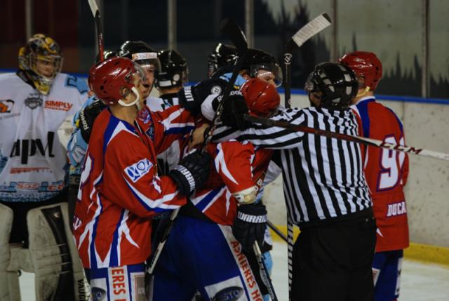 Photo hockey Division 2 - D2 : 3me journe - B : Asnires vs Tours  - Ca casse, mais a passe 