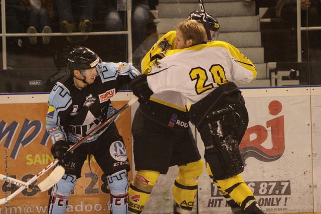 Photo hockey Division 2 - D2 : 3me journe - B : Tours  vs Rouen II - Rouen a bien failli jouer un mauvais tour aux Remparts