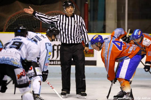 Photo hockey Division 2 - D2 : 6me journe - B : Clermont-Ferrand vs Tours  - Les Sangliers nont pas franchi les Remparts 