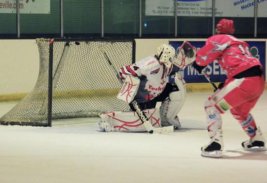 Photo hockey Division 2 - D2 : 9me journe - B : Amnville vs Cholet  - Lukas Hanzal dans les toiles 