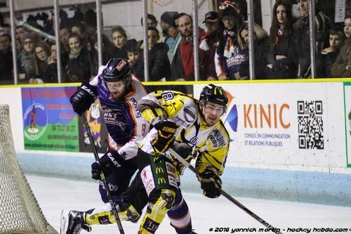 Photo hockey Division 2 - D2 : Play Off - 1/8me de finale - Retour : Clermont-Ferrand vs Chambry - Clermont en route pour les quarts