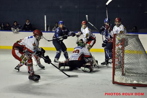 Photo hockey Division 2 - D2 : Play Off - 1/8me de finale - Retour : Paris (FV) vs Amnville - Les Volants au tapis