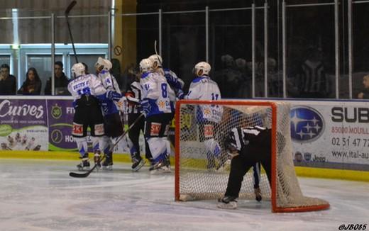 Photo hockey Division 2 - D2 : Play Off - Finale - match 1 : La Roche-sur-Yon vs Courchevel-Mribel-Pralognan - D2 : Les Bouquetins remportent la 1re manche