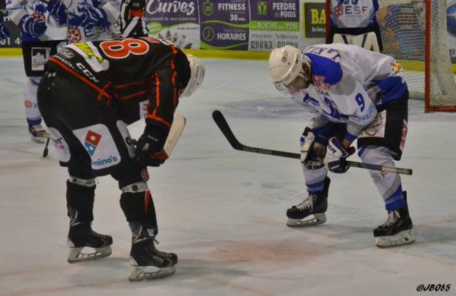 Photo hockey Division 2 - D2 : Play Off - Finale - match 1 : La Roche-sur-Yon vs Courchevel-Mribel-Pralognan - D2 : Les Bouquetins remportent la 1re manche