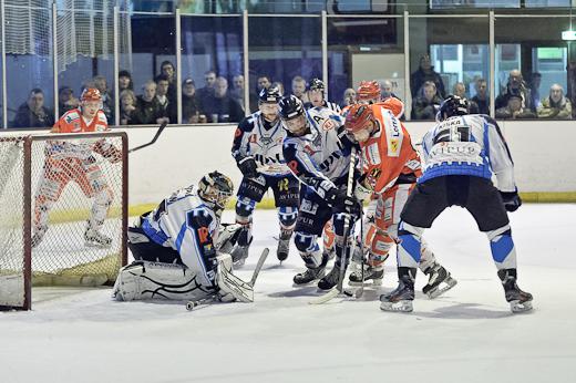 Photo hockey Division 2 - D2 : play-off, 1/2 finale, match aller : Amnville vs Tours  - Le suspense reste entier