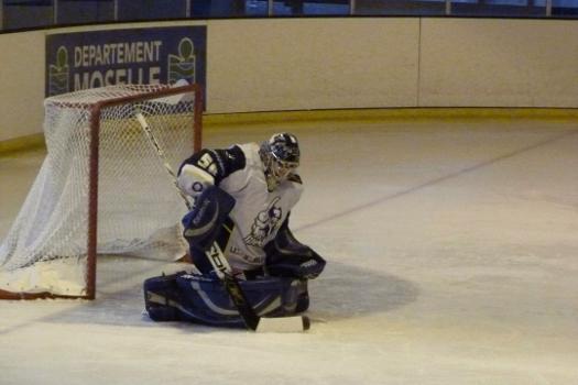 Photo hockey Division 2 - D2 : play-off, 1/4 de finale, match aller : Amnville vs Dunkerque - Silence... On joue