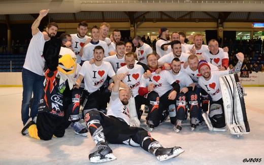 Photo hockey Division 2 - D2 : Play Off 1/2 finale - match 2 : La Roche-sur-Yon vs Chambry - LAigle imprial fait chavirer de bonheur le nid