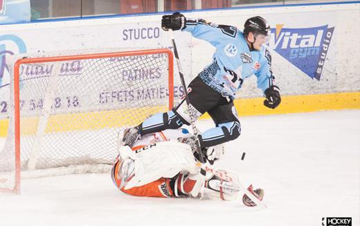 Photo hockey Division 2 - D2 : Play Off 1/4 de finale - Aller : Tours  vs Valence - Un pas de gant...