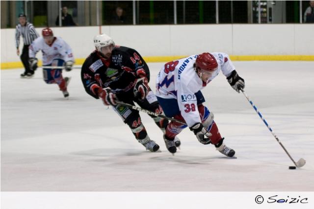 Photo hockey Division 2 - D2 : Play off 1/4 de finale : La Roche-sur-Yon vs Asnires - La Roche passe