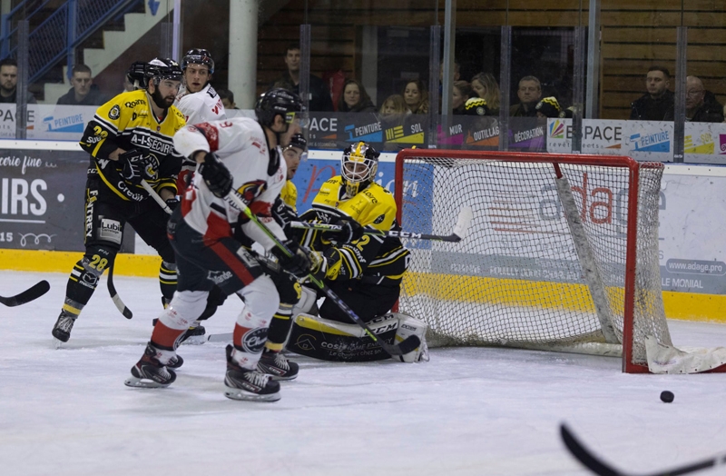 Photo hockey Division 2 - D2 : Play-off 1/4 de Finale Aller : Roanne vs Morzine-Avoriaz - Roanne dfait par indiscipline ???