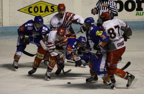 Photo hockey Division 2 - D2 : Play off 1/8 de finale : Clermont-Ferrand vs Cholet  - Clermont dfait avec les honneurs