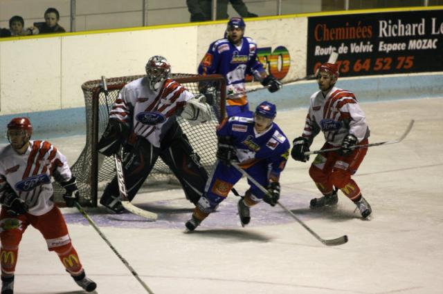 Photo hockey Division 2 - D2 : Play off 1/8 de finale : Clermont-Ferrand vs Cholet  - Clermont dfait avec les honneurs