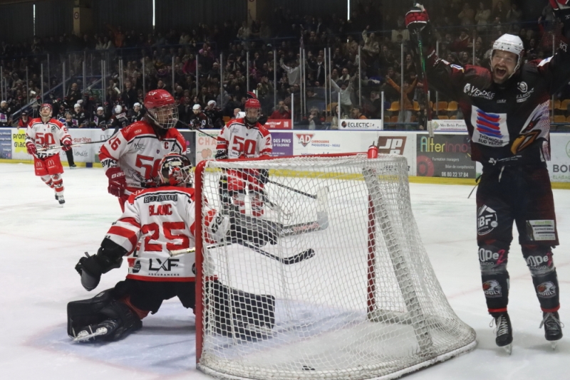 Photo hockey Division 2 - Division 2 - 1/2 de Finale - Match 1 : La Roche-sur-Yon vs Valence - POFFS 1/2 M1- D2 - Valence l�emporte, mais rien n�est fait !