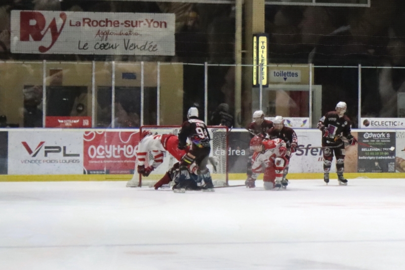 Photo hockey Division 2 - Division 2 - 1/2 de Finale - Match 1 : La Roche-sur-Yon vs Valence - POFFS 1/2 M1- D2 - Valence l�emporte, mais rien n�est fait !