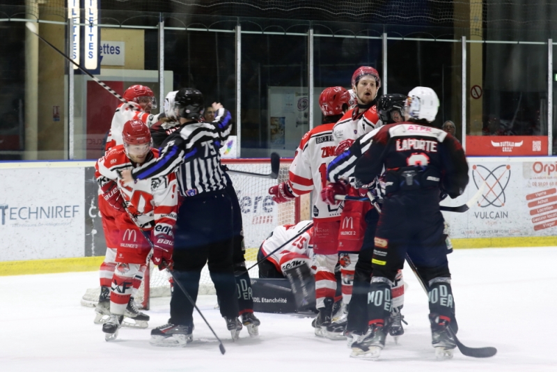 Photo hockey Division 2 - Division 2 - 1/2 de Finale - Match 1 : La Roche-sur-Yon vs Valence - POFFS 1/2 M1- D2 - Valence l�emporte, mais rien n�est fait !