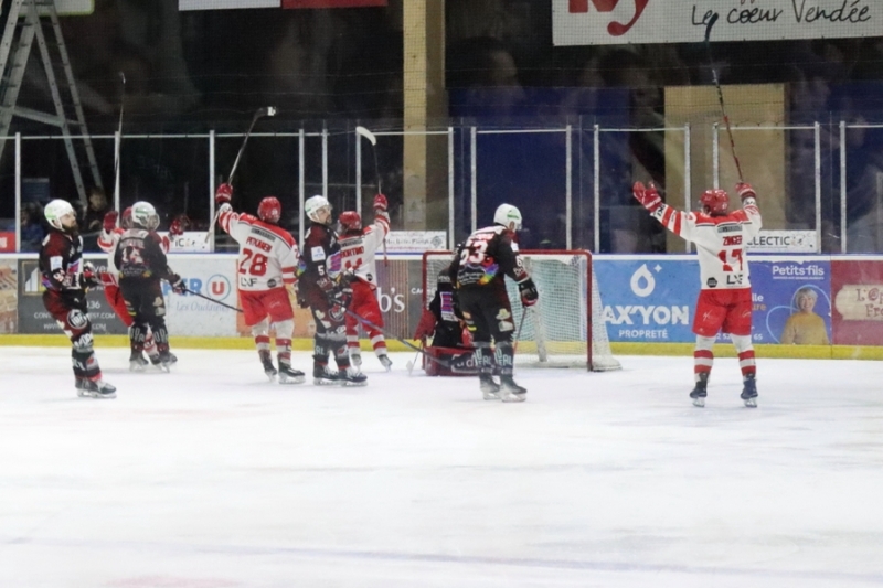 Photo hockey Division 2 - Division 2 - 1/2 de Finale - Match 2 : La Roche-sur-Yon vs Valence - POFFS 1/2 M2 - D2 - Valence double la mise !
